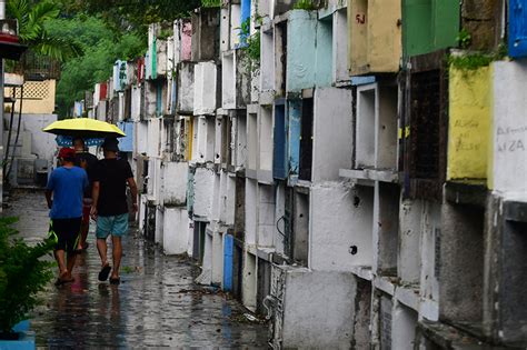 jakol sementeryo|Sa kakahuyan at sementeryo gumagawa ng milagro: young .